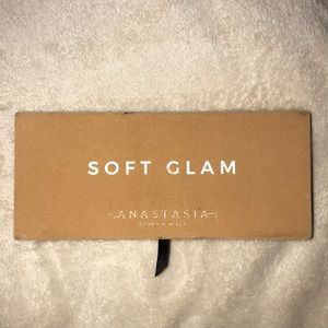 Anastasia Beverly Hills Soft Glam Palette